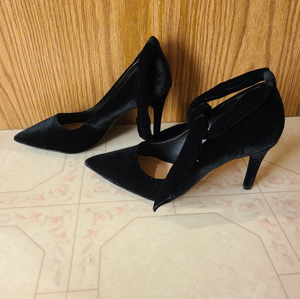 NWOB Arezzo Classic Black Velvet Bow Heels Size 6 ♡ - Picture 6 of 10